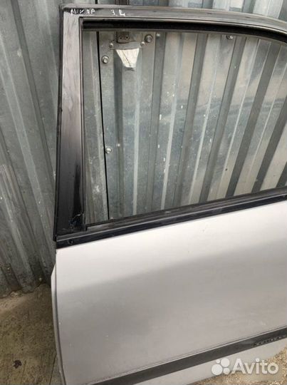 Дверь задняя левая Mitsubishi Carisma седан 1.6