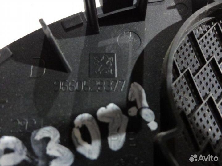 Решетка динамика в торпедо правая Peugeot 308 1