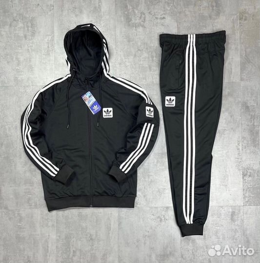 Спортивный костюм adidas