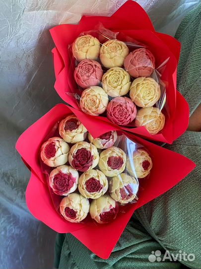 Цветы, шоколад для воспитателя и учителя