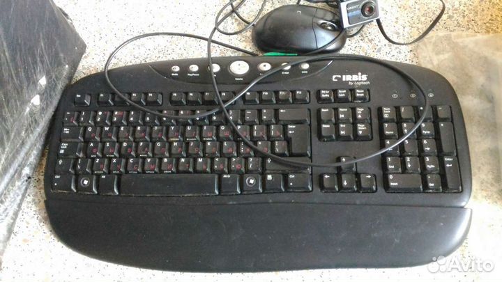Клавиатура с камерой и мышкой