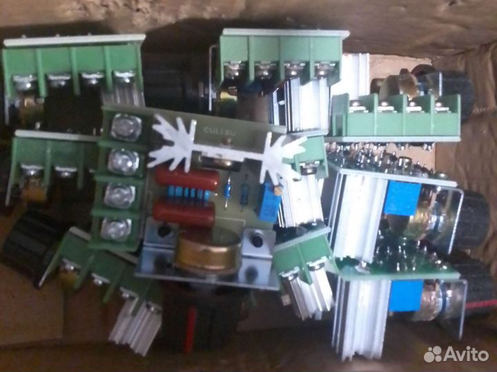 Регулятор напряжения