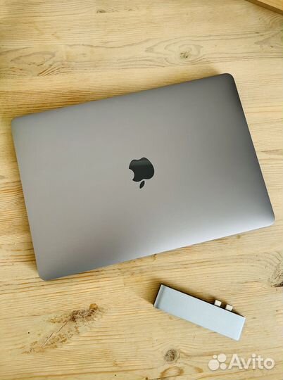 MacBook Pro 13 i7 16GB/ 2Tb, 2020