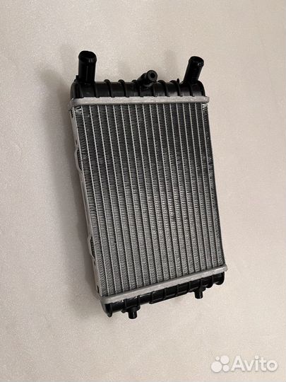Радиатор доп Audi Q7 4M новый crec