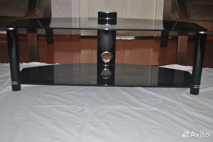 Тумбочка под телевизор стеклянная