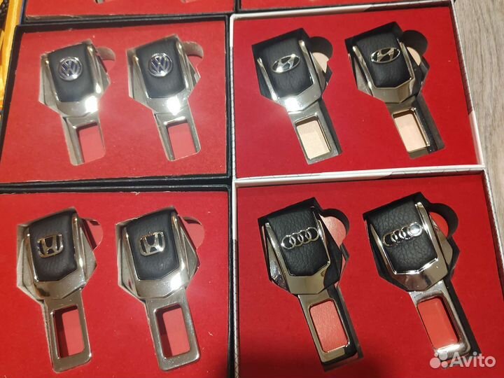 Брелок для ключей,коврик,заглушки(авто)