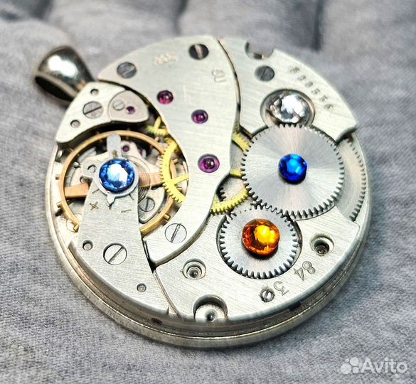 Кулон из часового механизма с кристаллами Сваровск