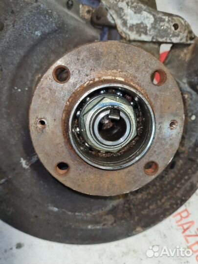 Кулак в сборе со ступицей задний левый Citroen C5