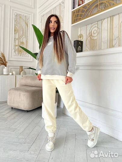 Костюм женский