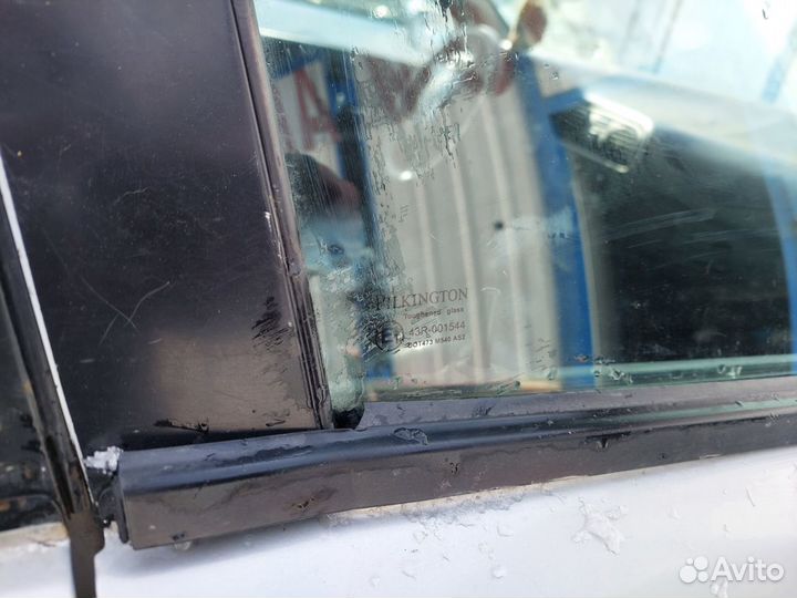 Стекло передней двери Volvo S40