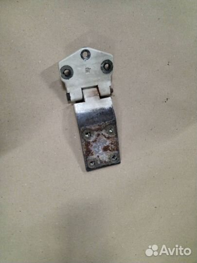 Петля двери передней левой DAF XF 105 2008