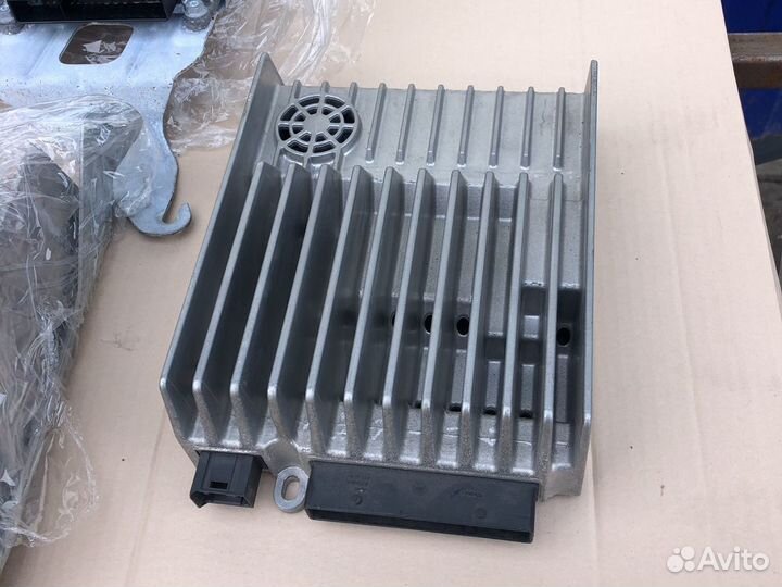 Усилитель звука харман Мерседес е212 цлс218 е211