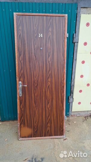 Квартирная дверь