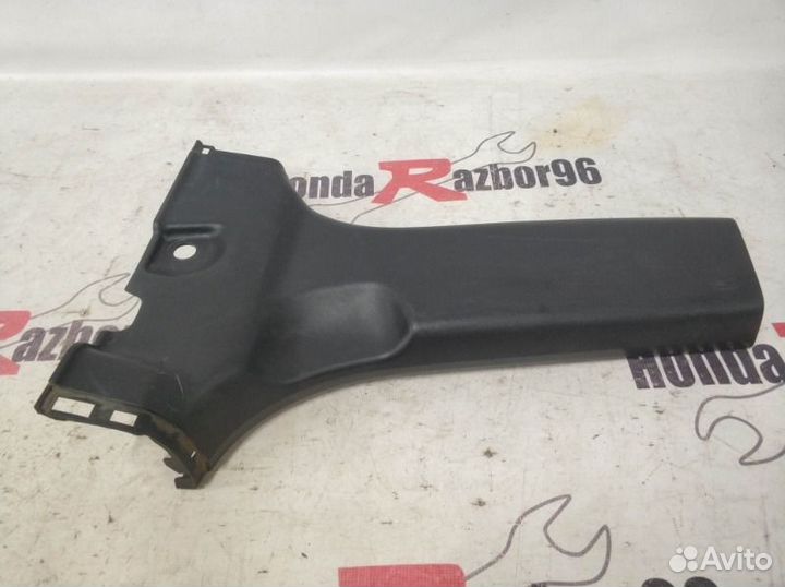 Накладка центральной стойки левая Honda Cr-V 2 RD7