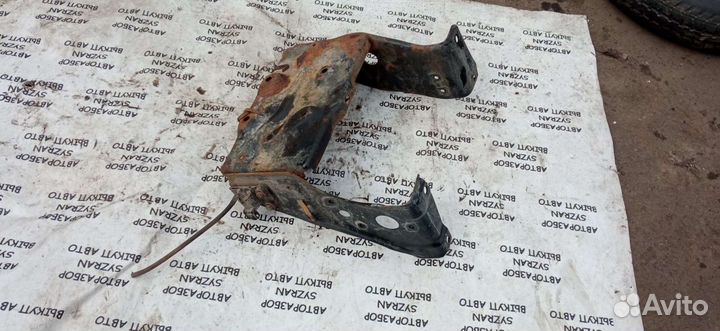 Подставка под аккумулятор Mitsubishi Pajero 2