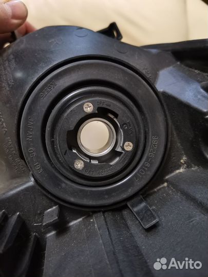 Фара передняя правая toyota prius 30