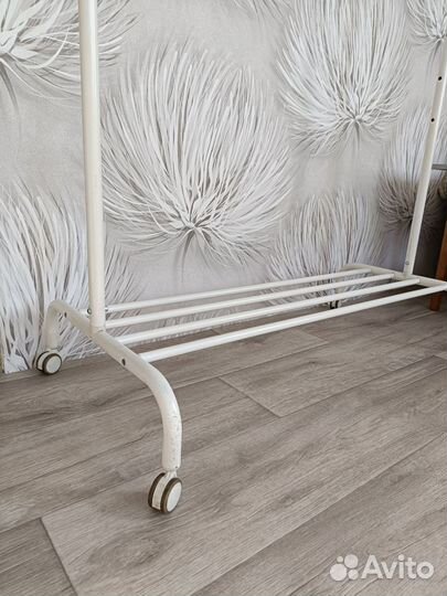 Вешалка для одежды напольная металлическая