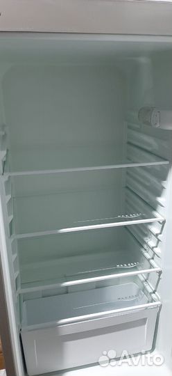 Холодильник Vestel