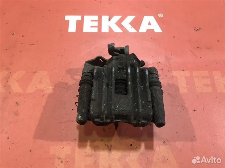 Суппорт задний правый Фольксваген Гольф 4