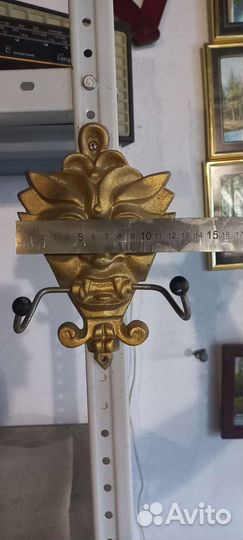 Вешалка Маскарон