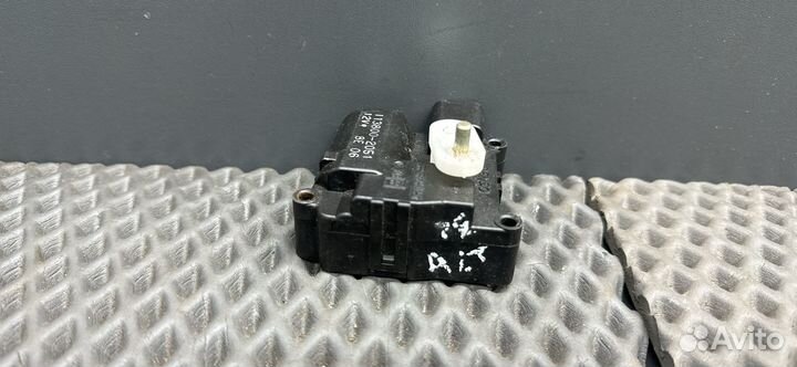 Моторчик заслонки печки Toyota Corolla 113800-2051