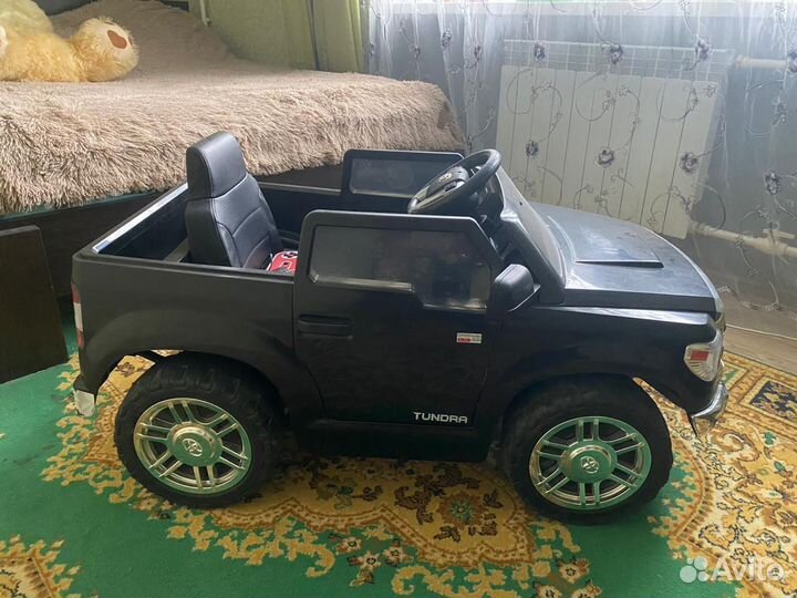 Детский электромобиль