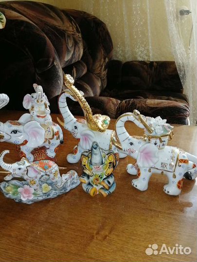 Фарфоровые слоники