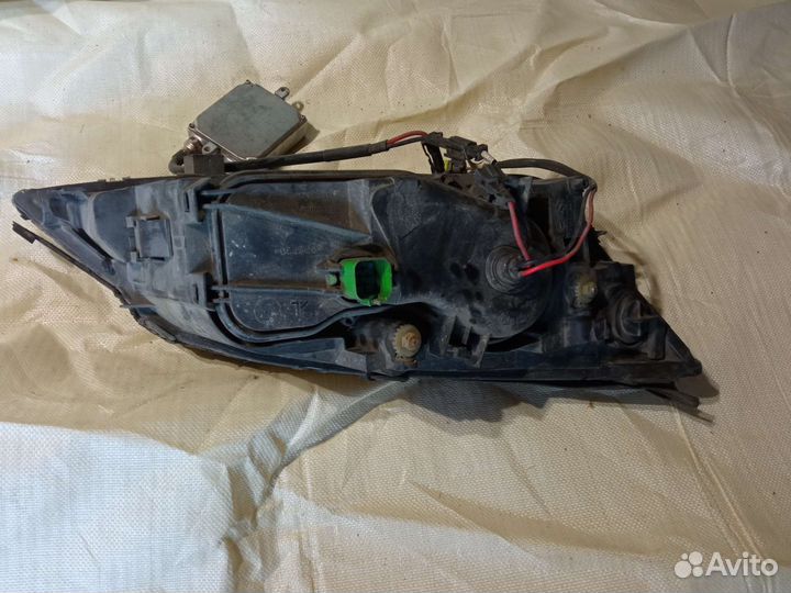 Фара левая Ford Mondeo 3