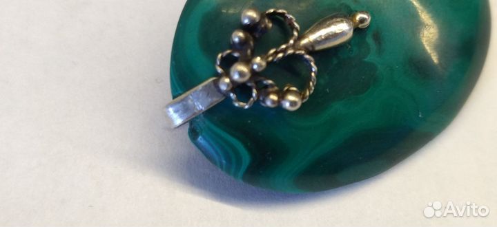 Брошь. малахит+мельхиор СССР. натуральный камень