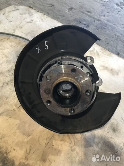 Кулак задний левый BMW X5 E53