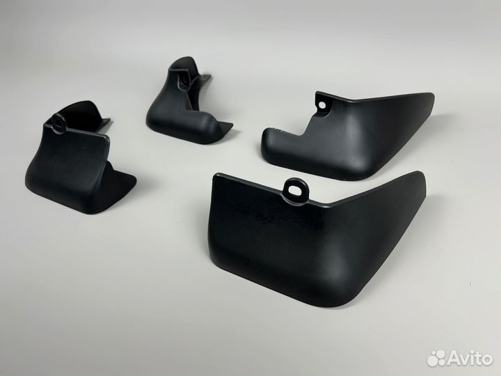 Брызговики Nissan Leaf с15г Черные