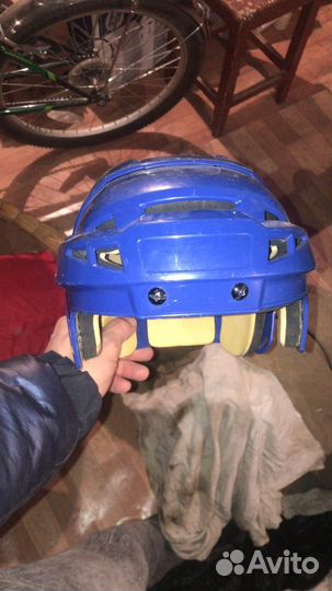 Хоккейный шлем