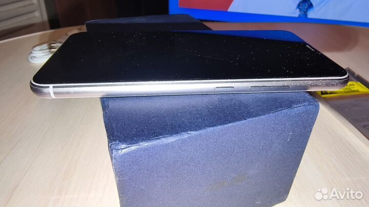 Asus ZenFone 5Z ZS620KL, 6/64 ГБ