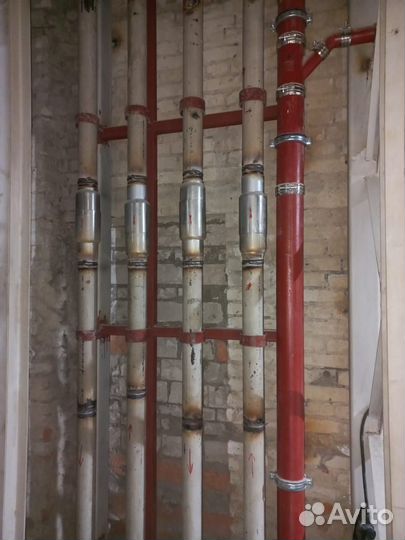 Бригада сантехников и сварщиков