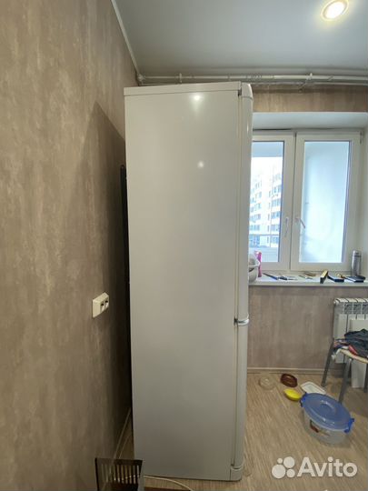 Холодильник бу indesit 2м