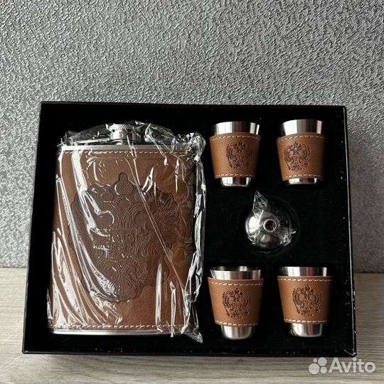 Подарочный набор (фляжка, стопки, воронка)