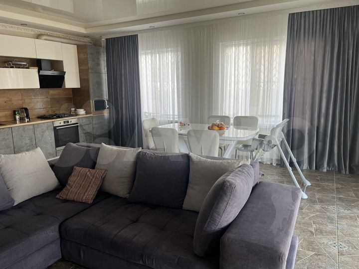 Дом 208 м² на участке 5 сот.