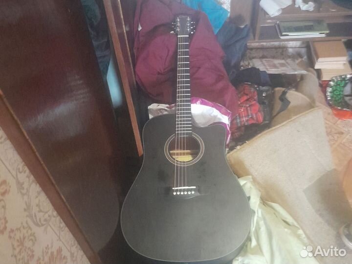 Акустическая гитара