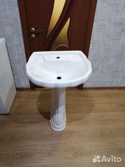 Раковина на пьедестале
