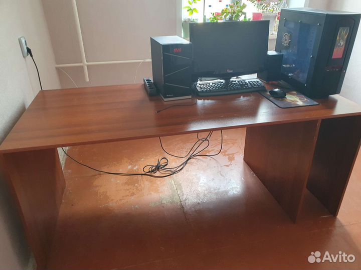 Компьютерный стол