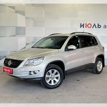 Volkswagen Tiguan 2.0 AT, 2010, 213 000 км, с пробегом, цена 1 130 000 руб.