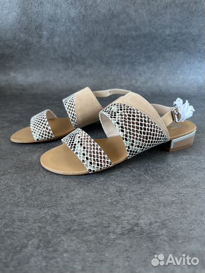 Сандалии со змеиным принтом Victoria’s Secret