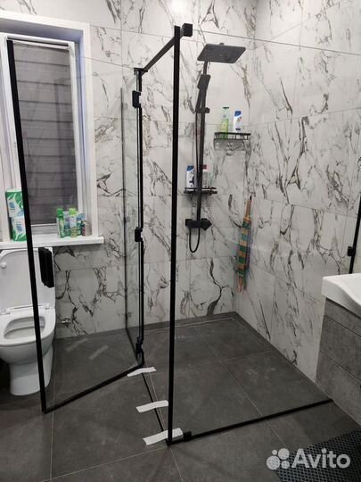 Стеклянная душевая перегородка