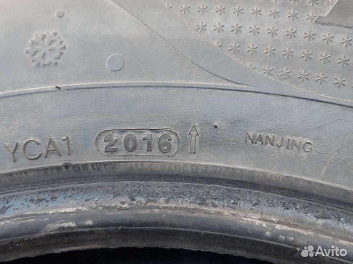 Marshal I'Zen RV Stud KC16 225/65 R17