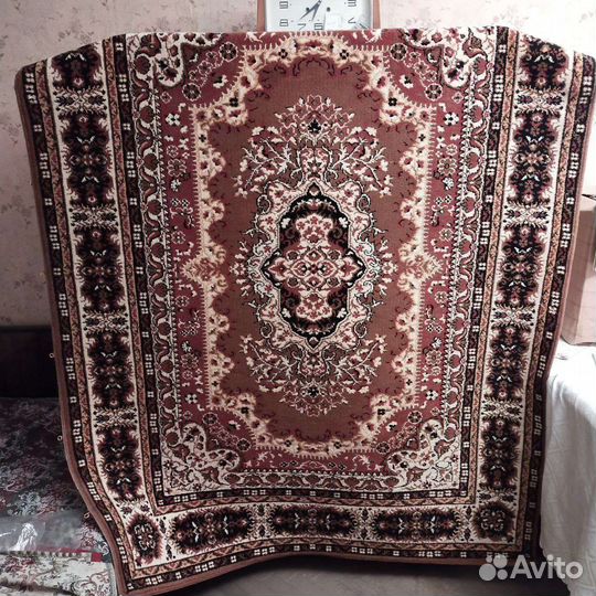 Шерстяной ковер