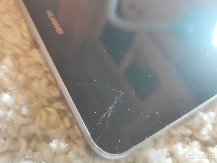 Huawei mediapad t3. Трещина