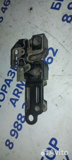 Замок капота на Volkswagen Phaeton