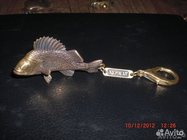 Брелок бронза рыба окунь с карабином