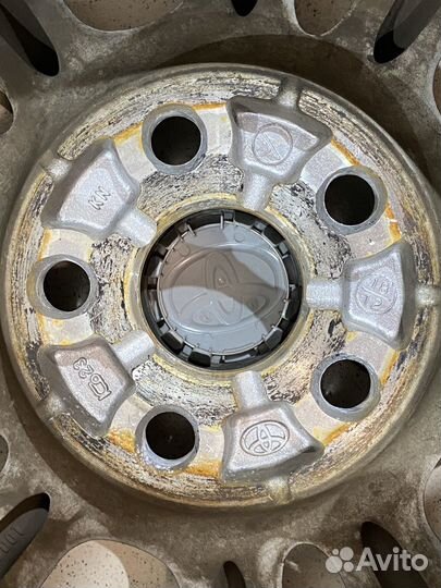 Комплект колес на оригинальных дисках toyota R15