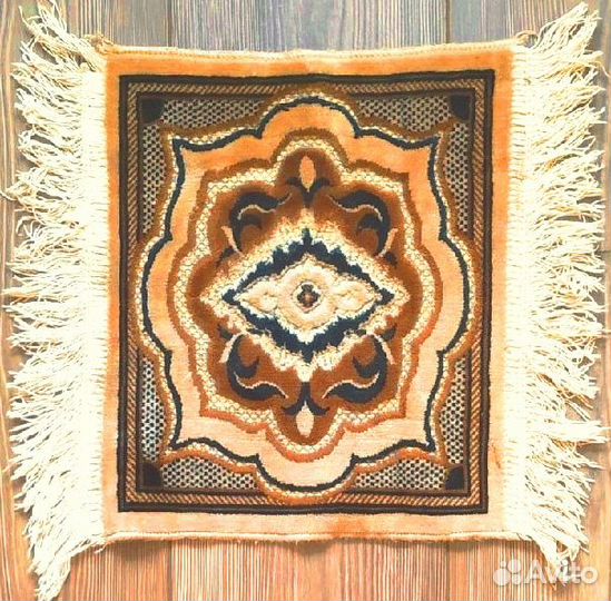 Накидки разные, в т.ч. сидушки на табурет или стул